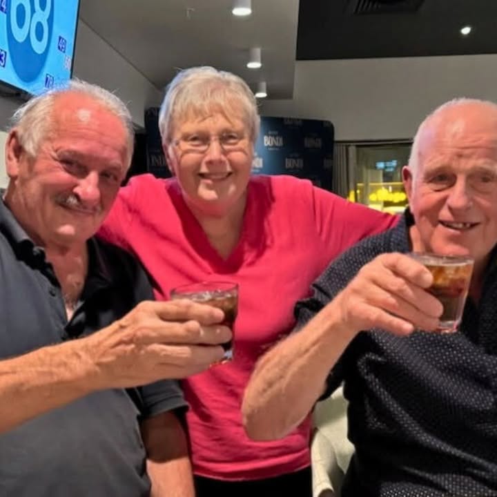 Featured image for “Kev and boys from Upper Hutt in NZ – enjoying a drink together at Club Bondi Junction”