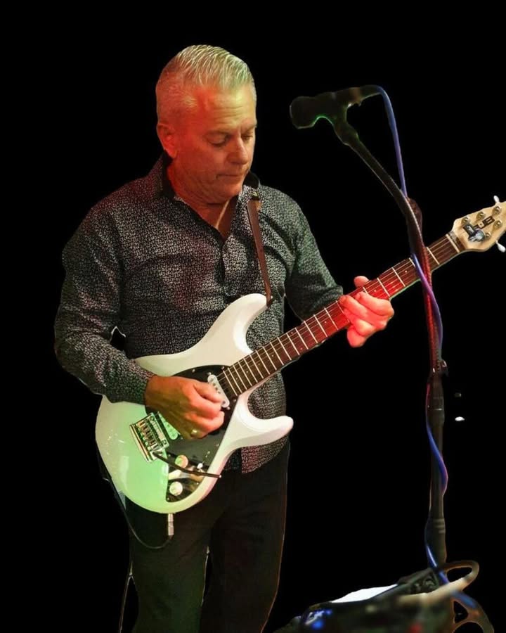 Featured image for “Live Music with Ron Ashton at Club Bondi Junction”
